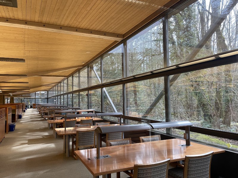 Lewis & Clark Law School campus photo 1