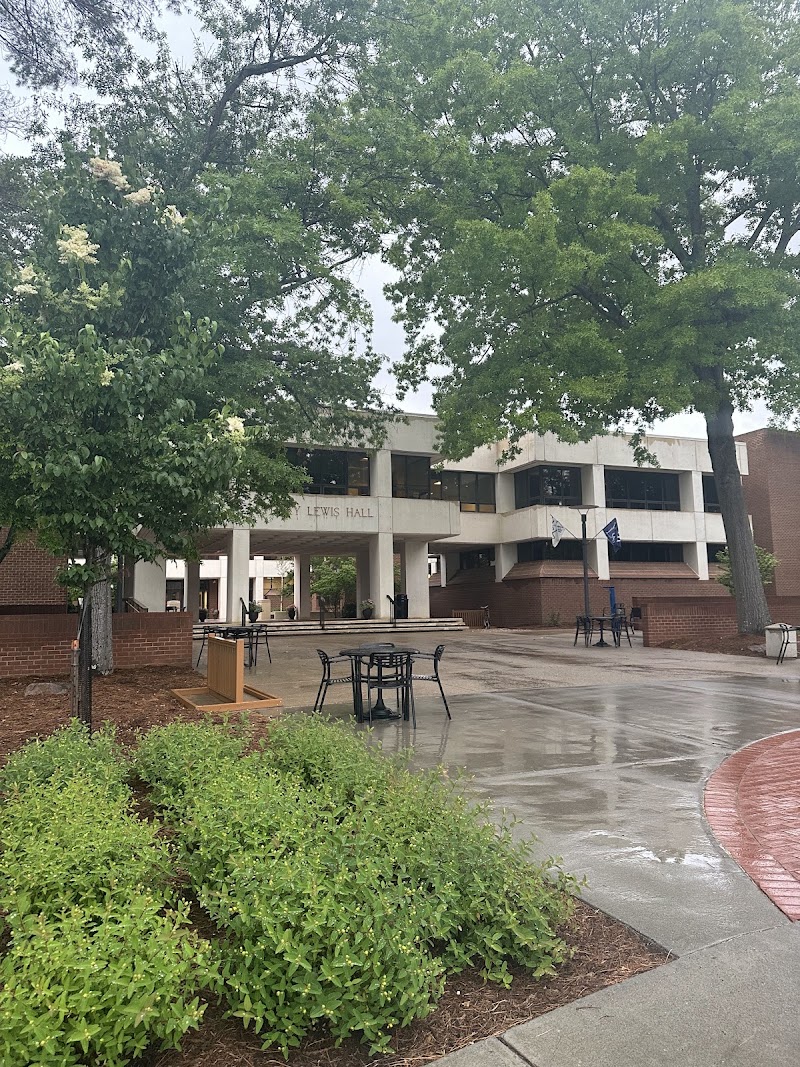 Washington and Lee University School of Law campus photo 2