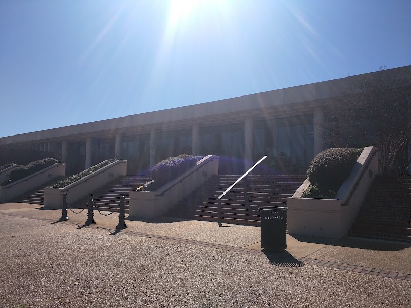 The University of Alabama School of Law campus photo 2